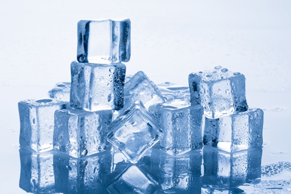 Плавящиеся кубики льда